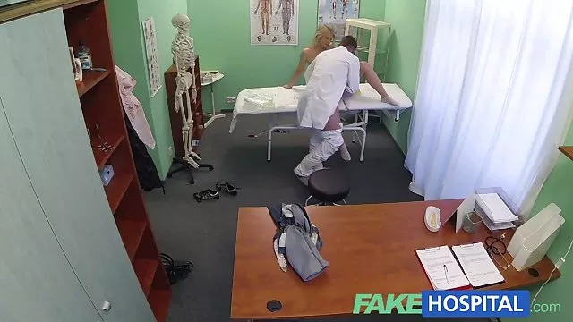 Darmowe porno bez rejestracji Gina gołe ćipy Devine z grubsza fucked 2 facetów